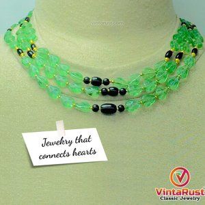 Green Multilayers Beaded NecklaceGreen Glass Stones Beaded Necklace